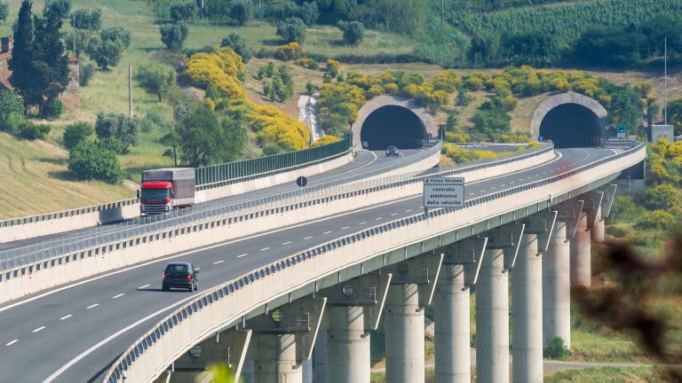 autostrada italia fara taxa